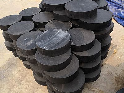 绥中县板式橡胶支座由若干层橡胶片与薄钢板经加压硫化